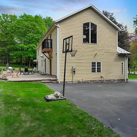 Nature Getaway Charming Villa Near Trails & Parks